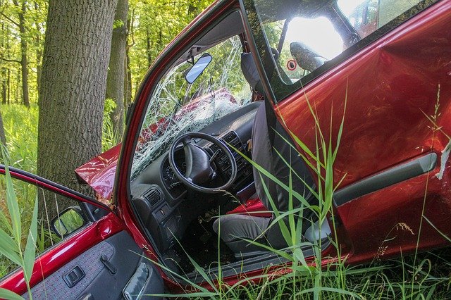 W miejscowości nieopodal Mierzęcina doszło do groźnego wypadku na drodze