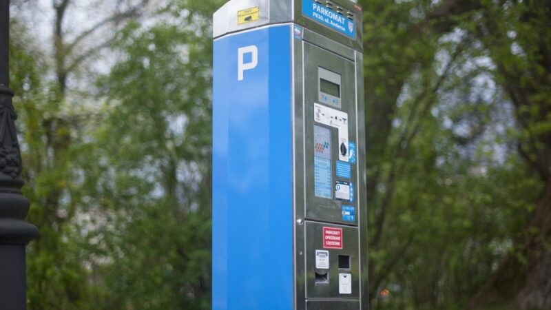 Parkowanie przy poczcie w Gorzowie: kwestia parkometru