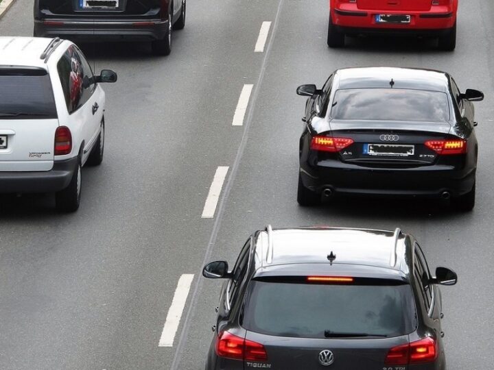 Ruch drogowy w Gorzowie z zakłóceniami po kolizji na ul. Wybickiego