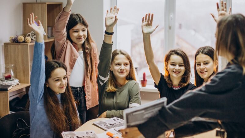 Edukacyjne spotkania z najmłodszymi – profilaktyka i nauka bezpiecznego zachowania przez policjantów