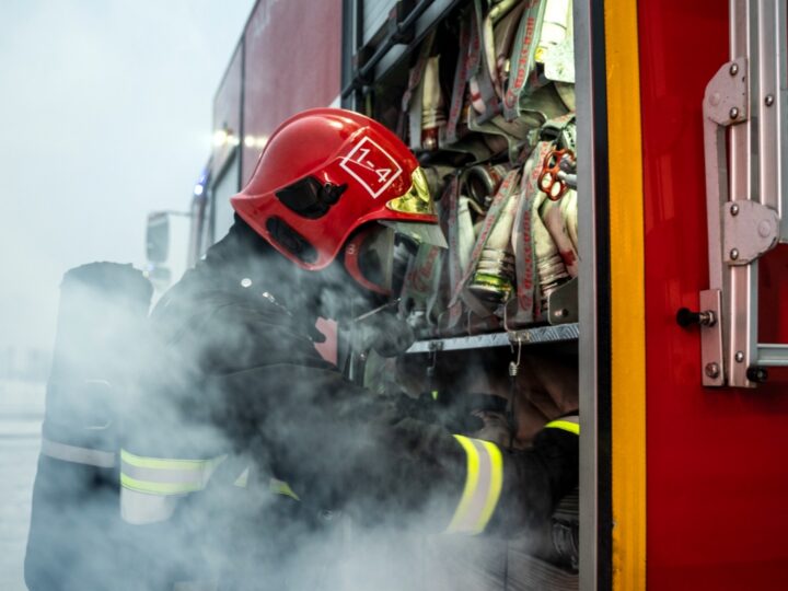 Autobus PKS w płomieniach: Przednie koło pojazdu stanowiło centrum pożaru