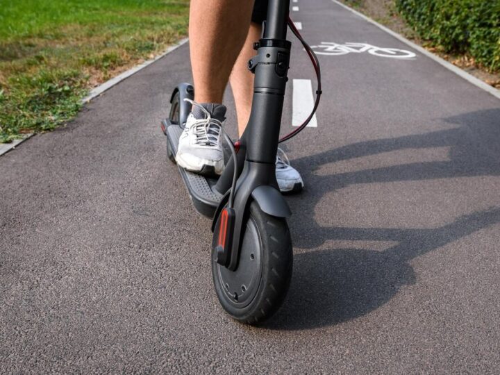 17-latek na hulajnodze elektrycznej w szpitalu po zderzeniu z fordem – plaga wypadków w Gorzowie