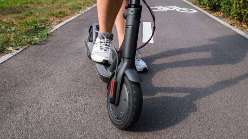 17-latek na hulajnodze elektrycznej w szpitalu po zderzeniu z fordem – plaga wypadków w Gorzowie