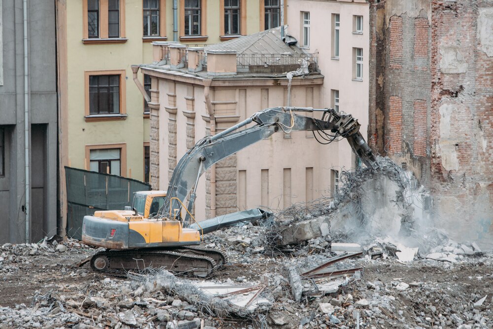 Gorzów w akcji: Rozbiórka kamienic na Zawarciu nabiera tempa!