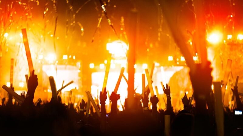 Muzyczne emocje w Gorzowie: Cyms, Grechuta i taneczne rytmy na żywo!