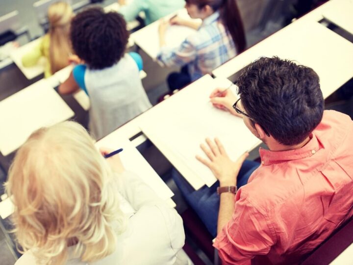 Nauczyciele na wagę złota: Emeryci i studenci ratują edukację w Lubuskiem