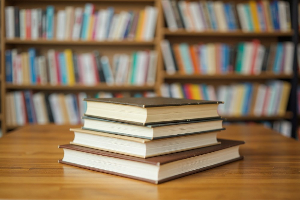 Literackie Wyzwania i Emocje w Dyskusyjnym Klubie Książki