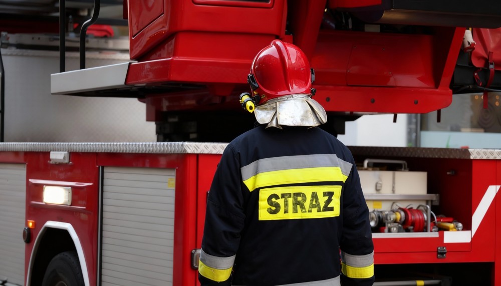 Hania z uśmiechem wspiera strażaków – tradycja pełna radości i wdzięczności