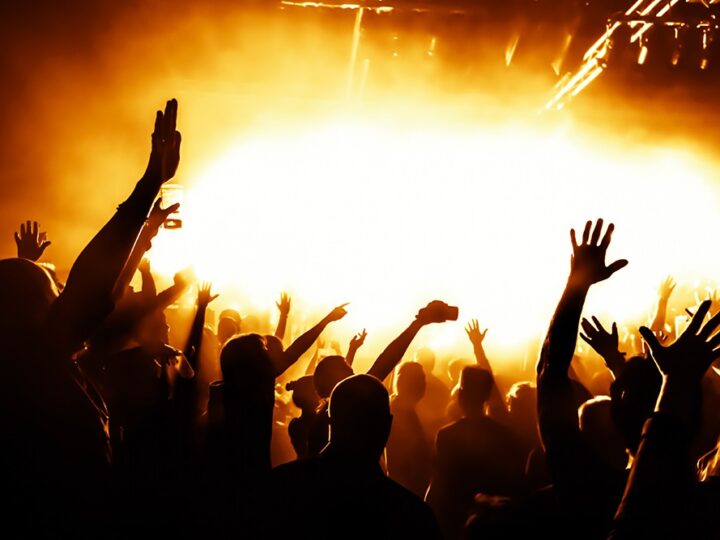 Mikołajkowe atrakcje na Starym Rynku: lodowisko i zlot Mikołajów w Gorzowie