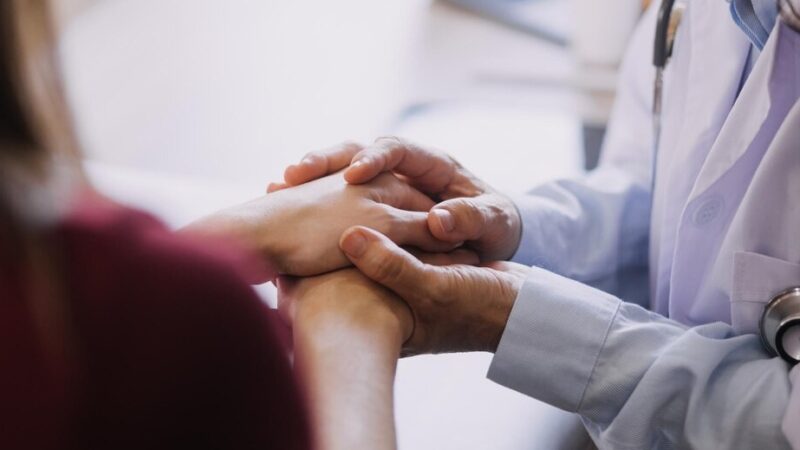 Defibrylator AED w Jenińcu – nowy krok w stronę bezpieczeństwa mieszkańców