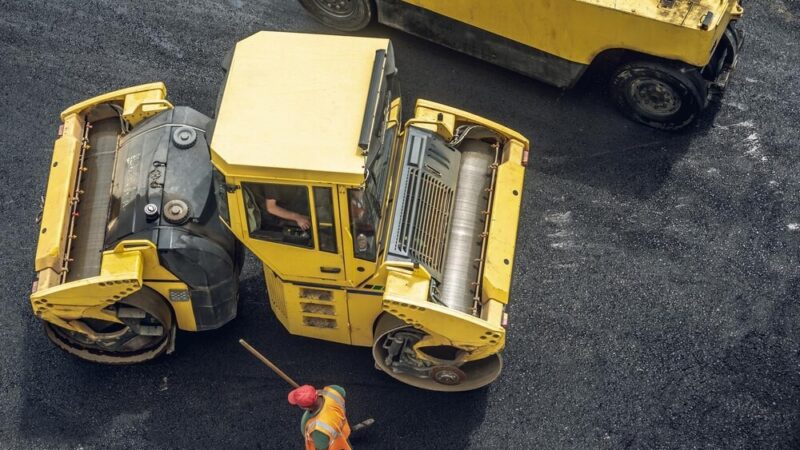 Remont drogi wojewódzkiej nr 281 w Pomorsku z nowym oświetleniem promowym