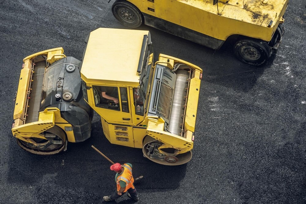 Remont drogi wojewódzkiej nr 281 w Pomorsku z nowym oświetleniem promowym