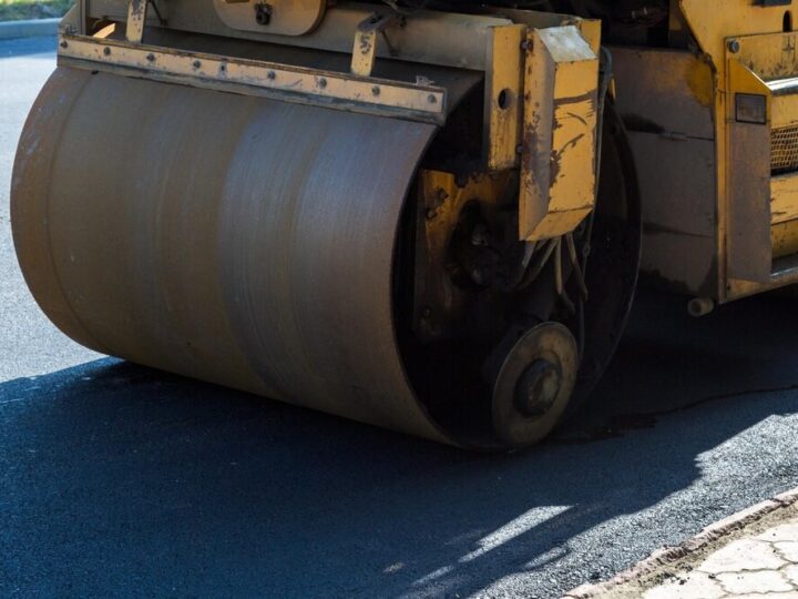 Kto jest odpowiedzialny za odśnieżanie dróg w Twojej gminie? Dowiedz się!