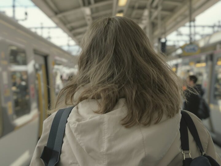 Poważne uszkodzenie przejazdu kolejowego w Białczu – uwaga kierowcy!