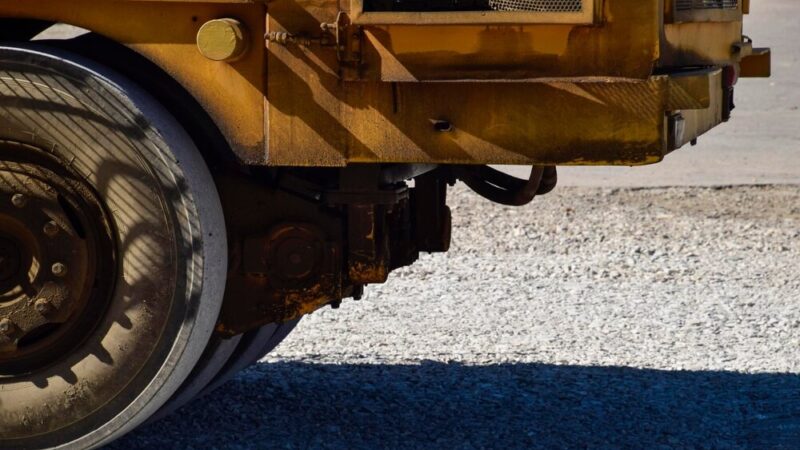 450 tys. zł na modernizację drogi w Płomykowie – krok w stronę lepszej infrastruktury!