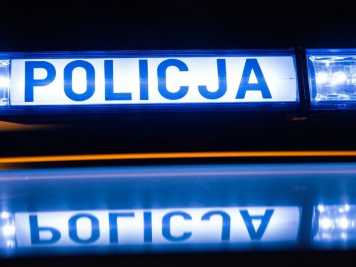 Policjant zwraca właścicielowi 60 tysięcy złotych znalezionych w sklepie