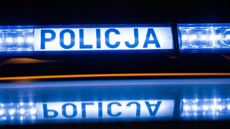 Policjant zwraca właścicielowi 60 tysięcy złotych znalezionych w sklepie