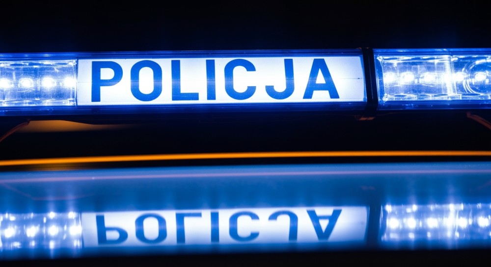 Policjant zwraca właścicielowi 60 tysięcy złotych znalezionych w sklepie
