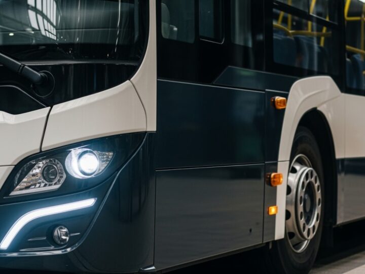 Wakacyjne kursy autobusu na trasie Londyńska – Jezioro Nierzym już ruszyły!