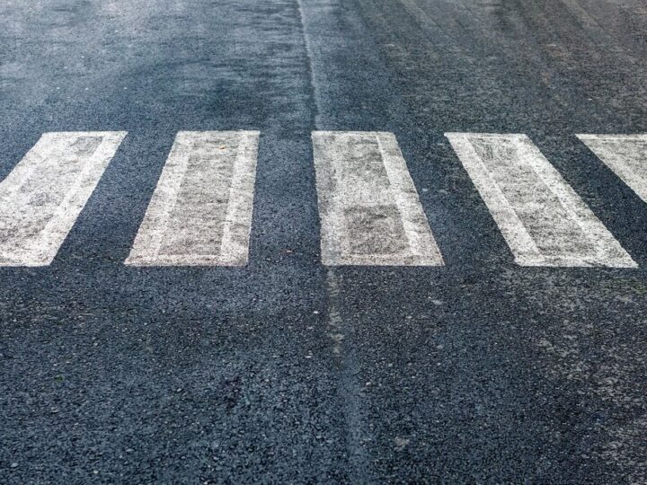 Policja dba o bezpieczeństwo pieszych i rowerzystów na drogach