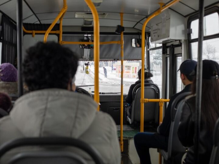 Ewolucja linii autobusowej 122: Historia zmian tras