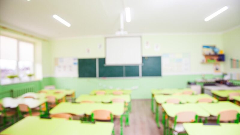 Absolwenci szkół średnich z Witnicy odbierają stypendia Burmistrza na nowy etap edukacji