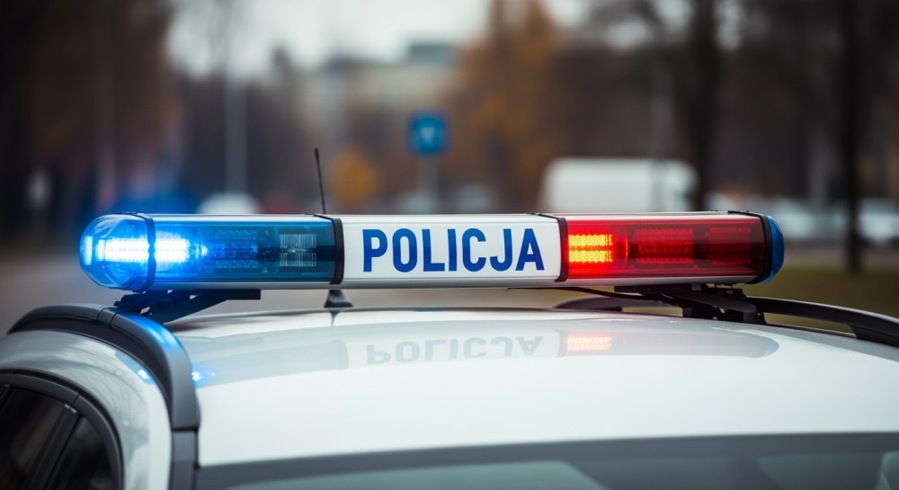 Policjanci rozdają odblaski i przypominają pieszym: bądź widoczny po zmroku