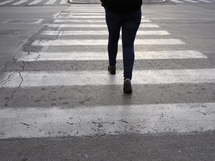 Policja szuka świadków potrącenia pieszego na przejściu